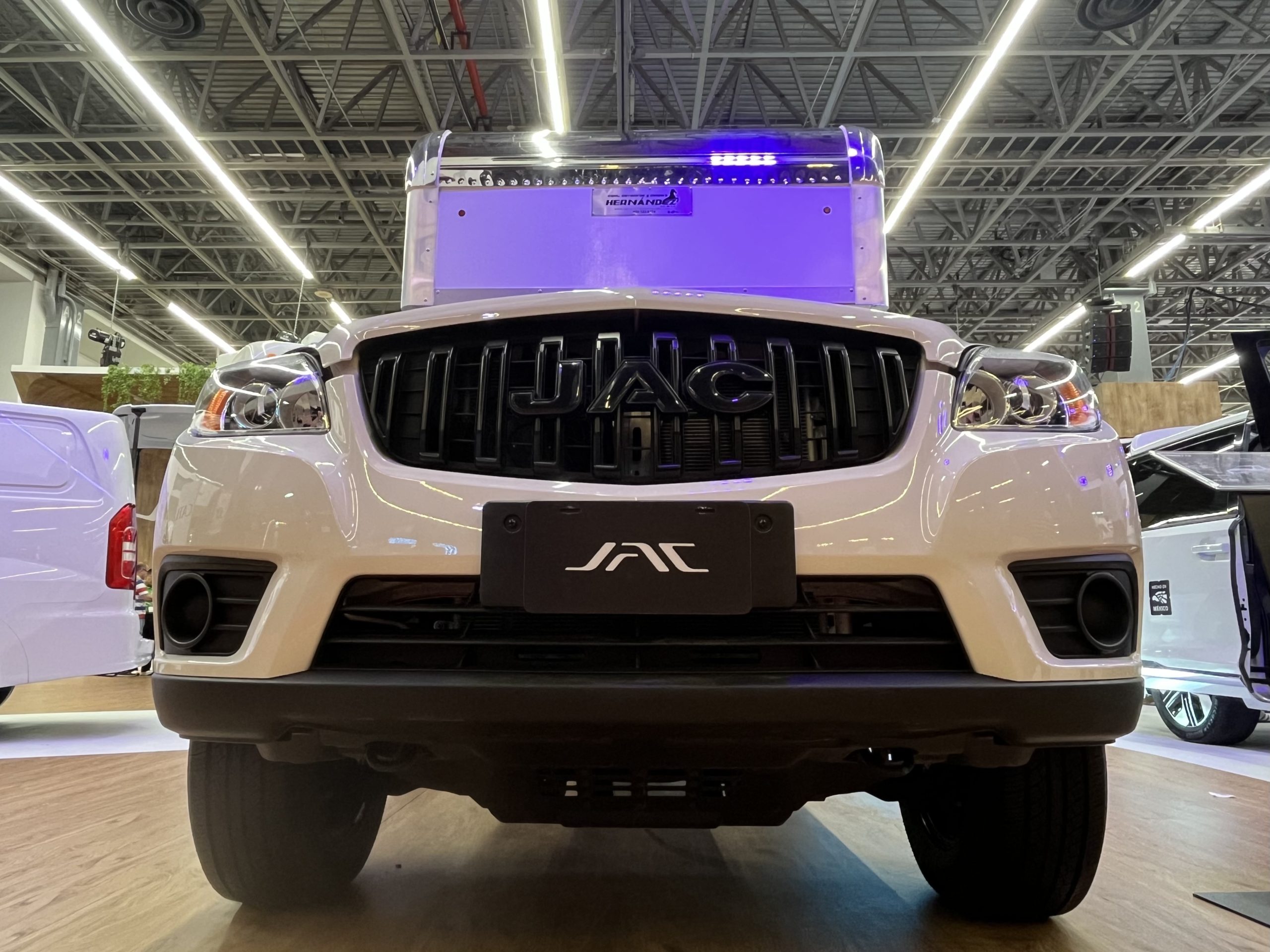JAC lanza Frison T5, una pickup por debajo de los 400,000 pesos