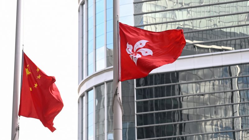 Hong Kong inicia tres días de luto tras incendio que deja 128 muertos