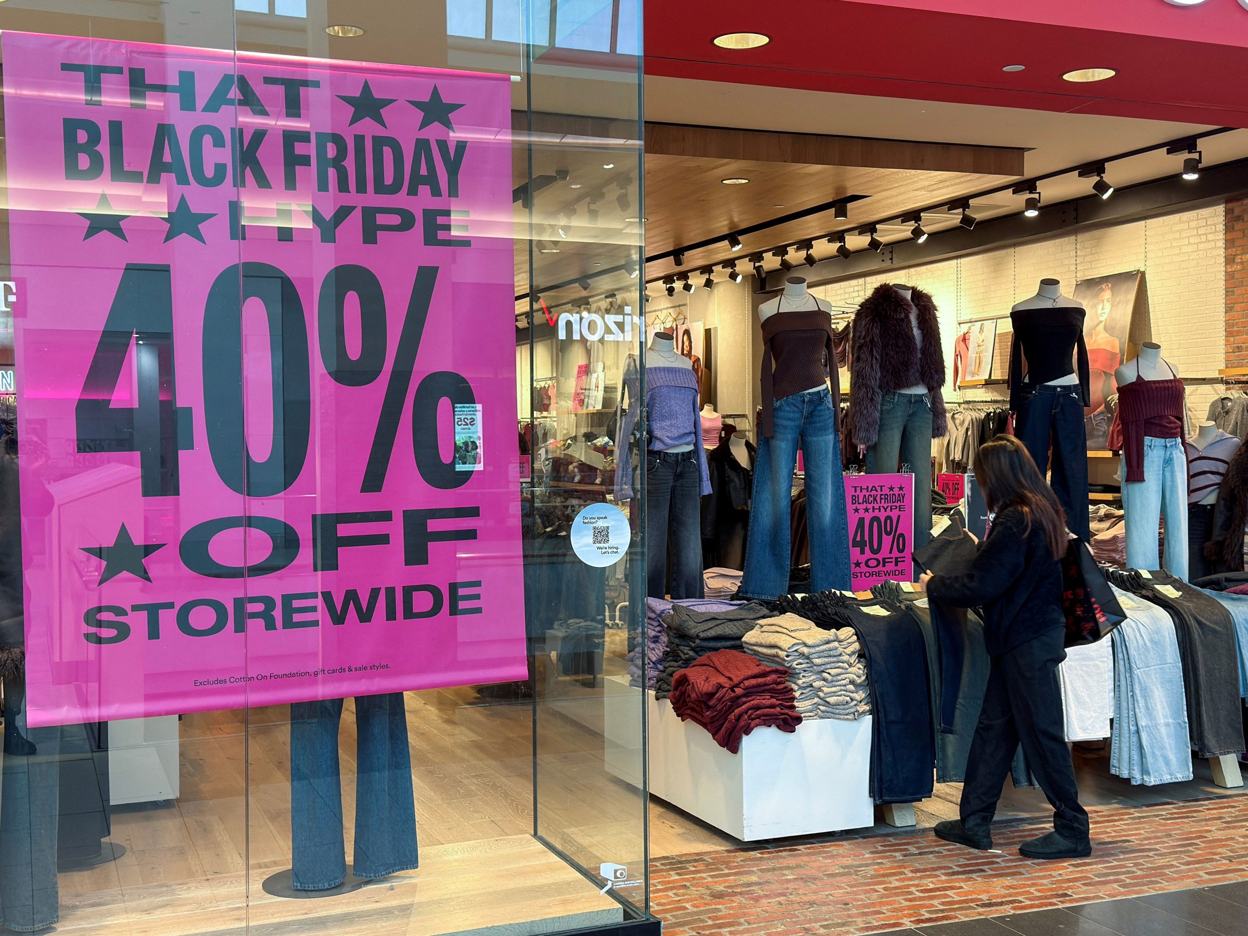 La paradoja del Black Friday: más compradores, menos dinero