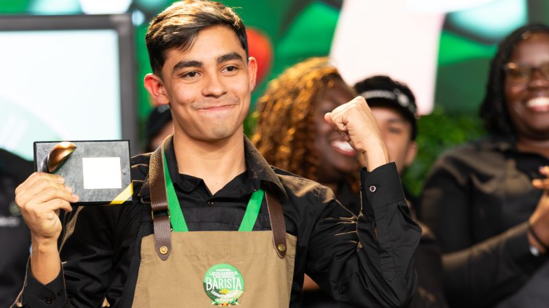 La receta de Starbucks para mantener estabilidad laboral en México mientras en EU las huelgas crecen