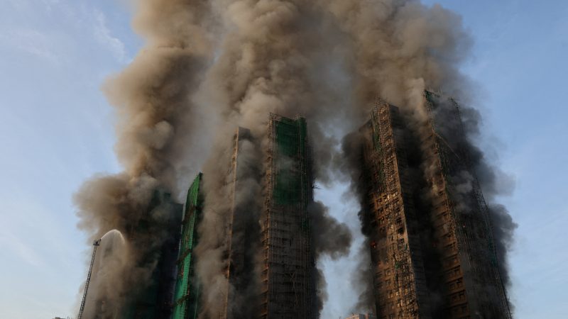 Un incendio en Hong Kong deja por lo menos 44 muertos