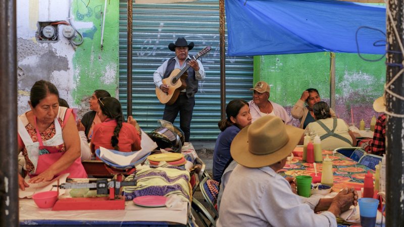 Los músicos mexicanos tocan en la informalidad y con salarios bajos, estos son los sueldos promedio en 2025