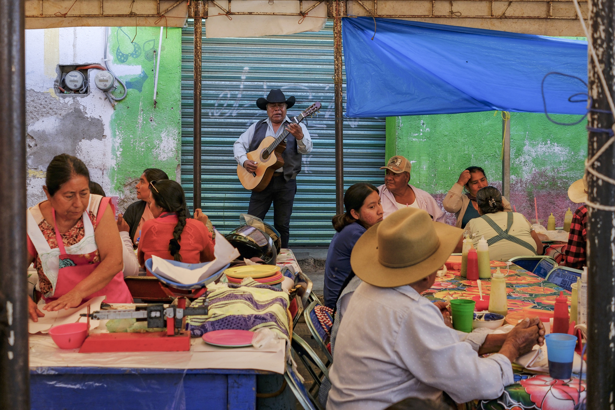 Los músicos mexicanos tocan en la informalidad y con salarios bajos, estos son los sueldos promedio en 2025