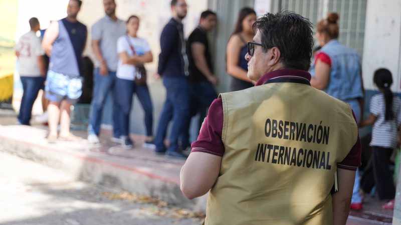 El conservador Nasry Asfura, candidato apoyado por Trump, lidera el escrutinio en Honduras