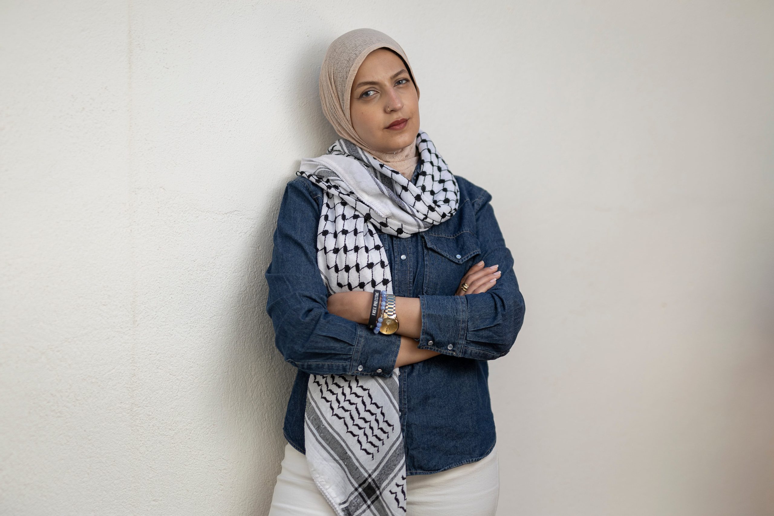 Youmna El Sayed, reportera palestina: “Mi familia me dijo que tenía que elegir entre ser periodista o madre”