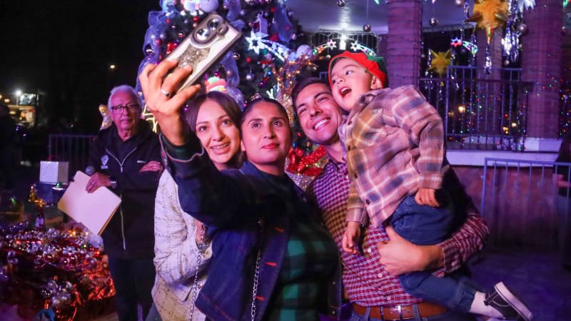 Tecate se llena de Magia con el Tradicional Encendido del árbol de navidad