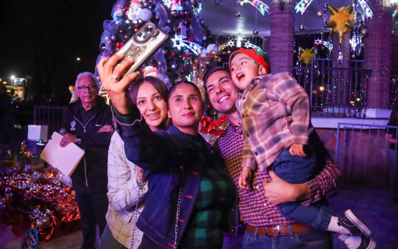 Tecate se llena de Magia con el Tradicional Encendido del árbol de navidad