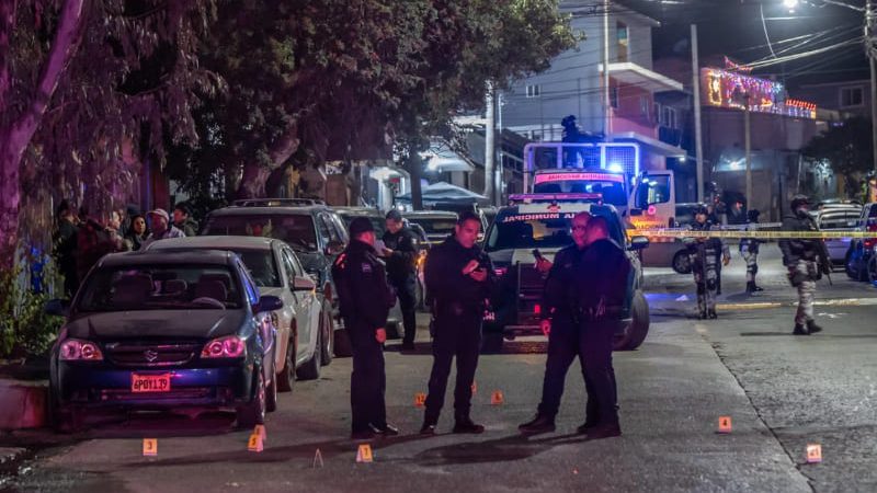 Joven resulta lesionada tras ataque armado en la colonia Manuel Paredes III; responsable es herido y detenido en el lugar