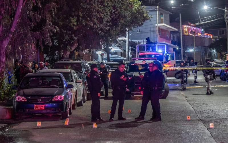 Joven resulta lesionada tras ataque armado en la colonia Manuel Paredes III; responsable es herido y detenido en el lugar