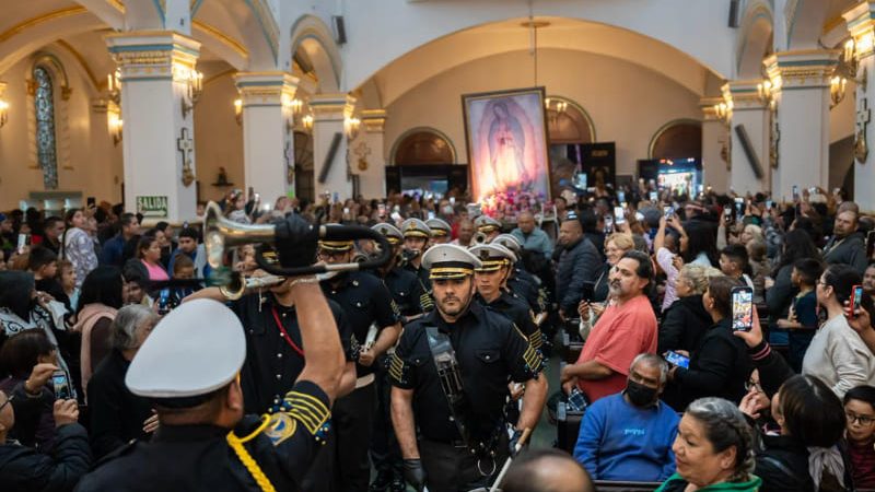Mercados de Tijuana se unen en gran peregrinación en honor a la Virgen de Guadalupe