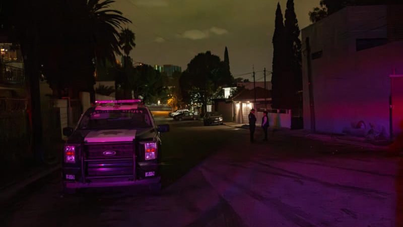 Mujer es localizada baleada en la vía pública de la colonia Campos