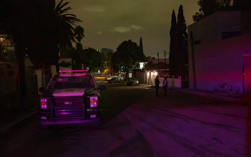 Mujer es localizada baleada en la vía pública de la colonia Campos