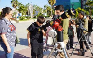 Ilumina El Trompo el cielo tijuanense en la “Noche de las Estrellas”