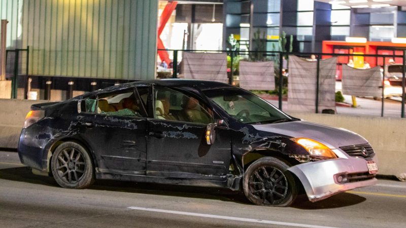 Choque y una volcadura frente al Aeropuerto Internacional de Tijuana
