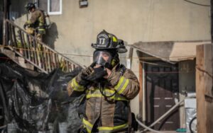 Controlan incendio en vivienda de dos pisos de la colonia 3 de Octubre