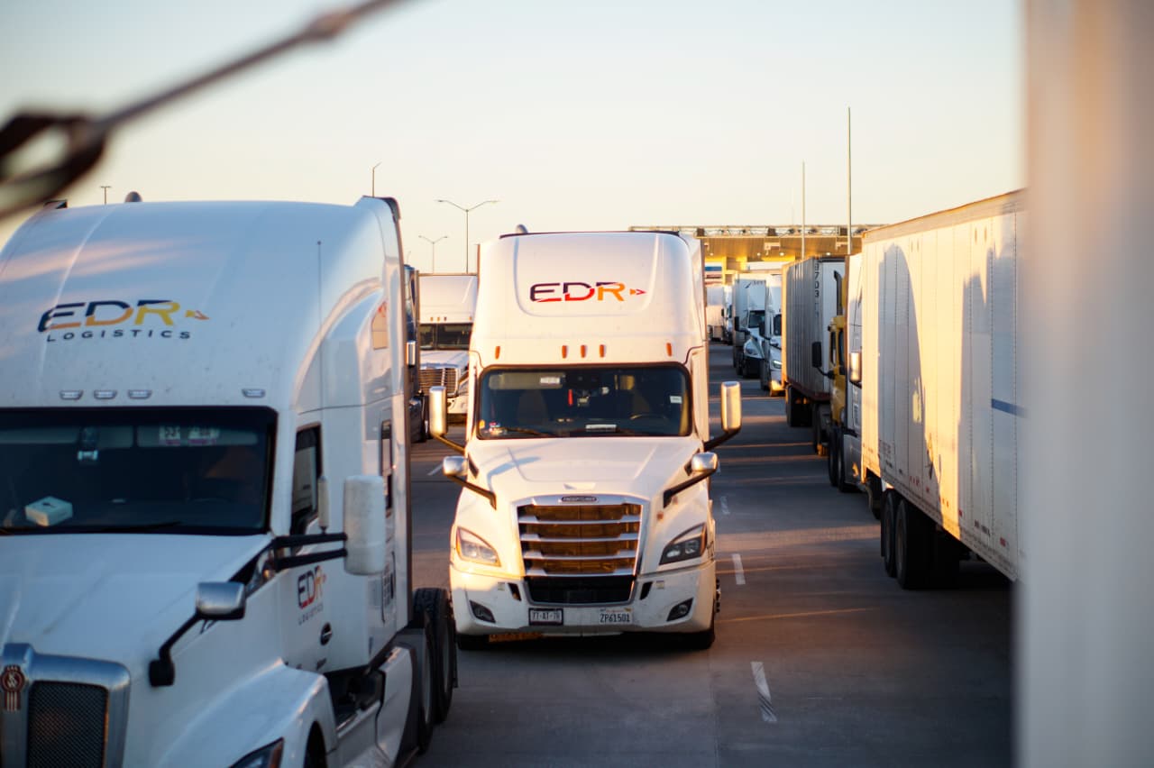 Agricultores continúan bloqueando la garita comercial de Mexicali