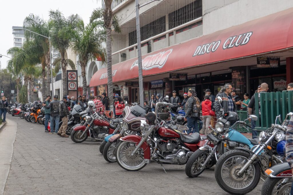 Solo Ángeles reafirma 40 años de apoyo a la niñez con entrega masiva de juguetes