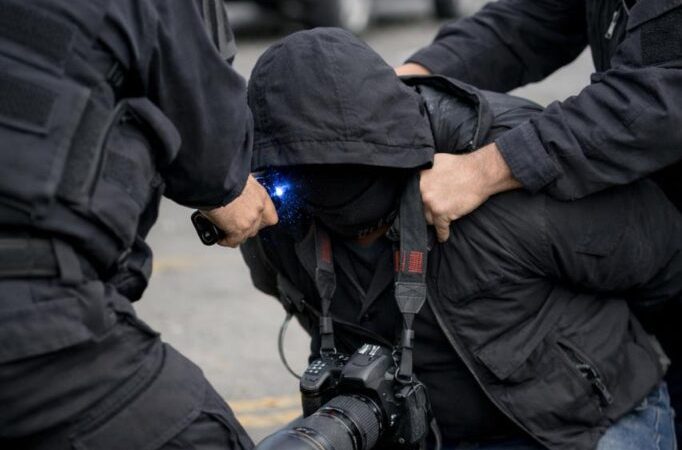 Llama CEDHBC a esclarecer agresión y retención ilegal de periodista en Tijuana