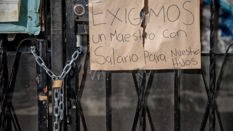 Maestro tiene 16 meses sin recibir un peso