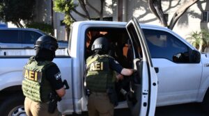 Detienen a 31 imputados por extorsión en Baja California