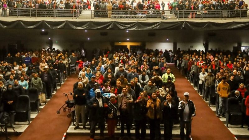 Román Cota entrega 2 mil cenas navideñas