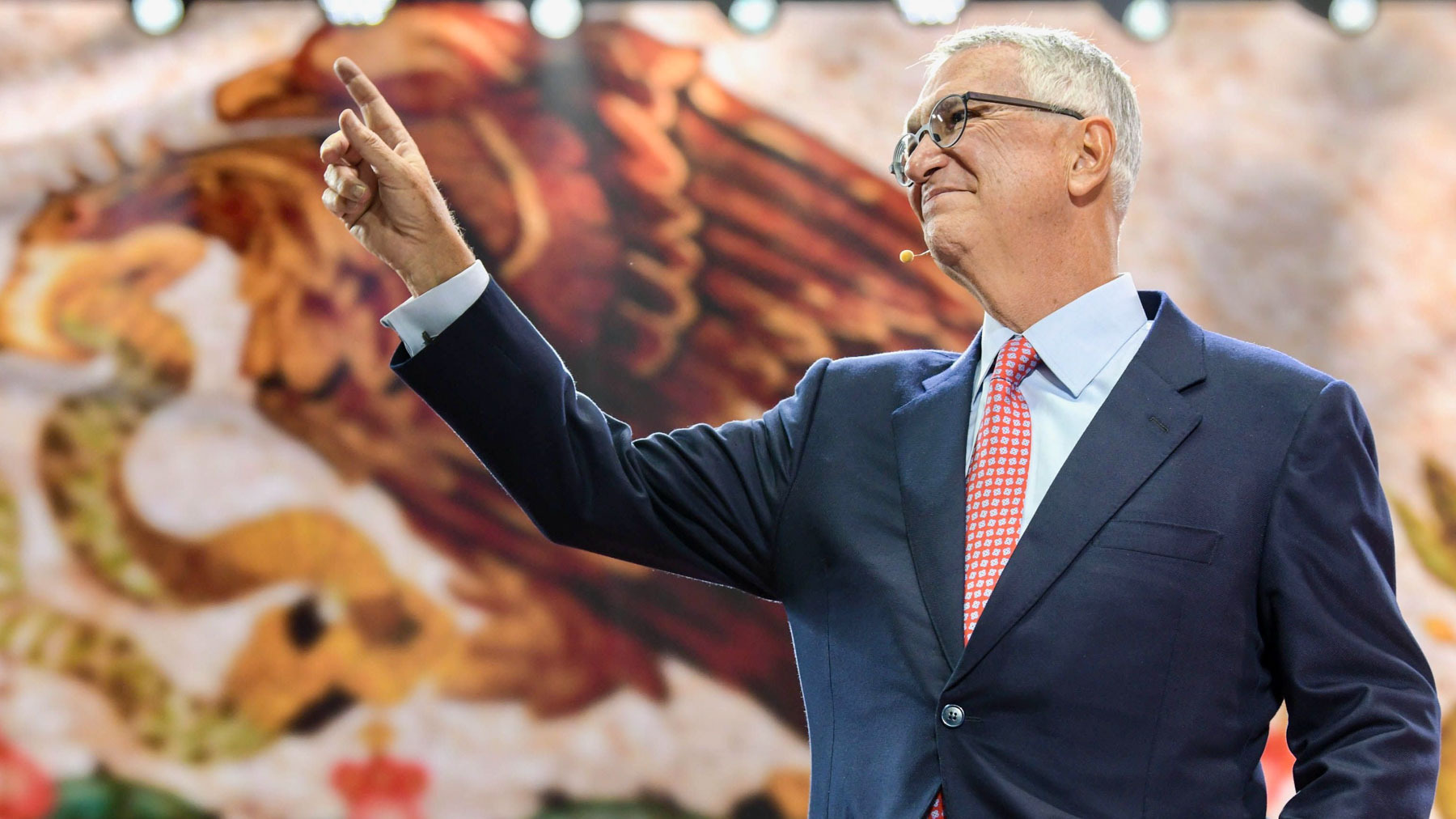 Salinas Pliego tiene hasta este viernes para acceder a descuento; él publica foto armado