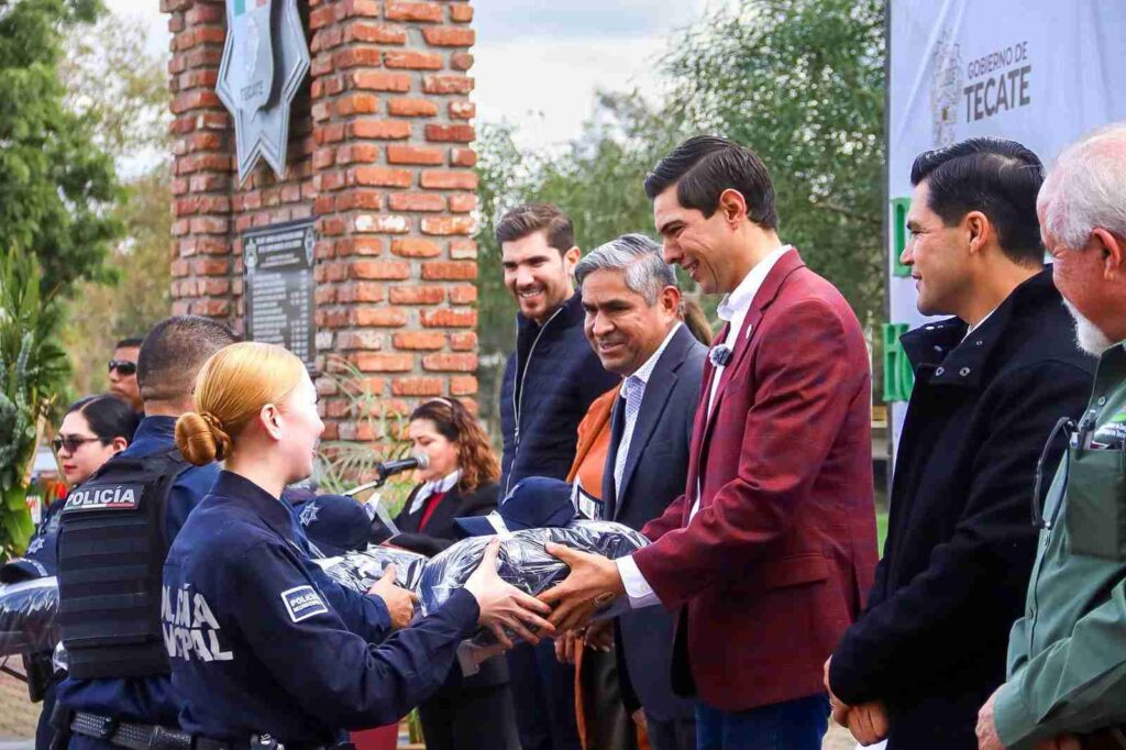 Gobierno de Tecate conmemora el Día Internacional del Policía y fortalece la cooperación con reconocimientos y equipamiento