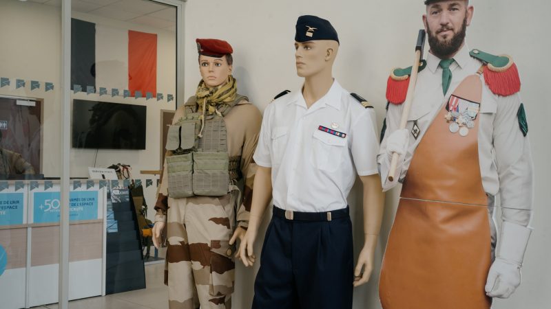 Francia comienza el reclutamiento de la nueva mili: “Quiero servir a mi país en tiempos difíciles”