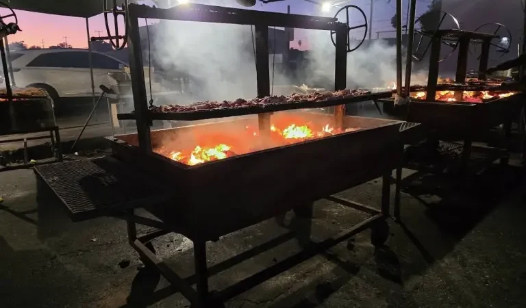 Tacos Los Cholos: La historia del taco al carbón que redefinió la comida mexicana en California