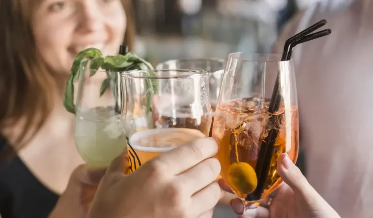 Dry January ya no es moda, el boom de las bebidas 0.0 que está rediseñando la industria (y la convivencia)