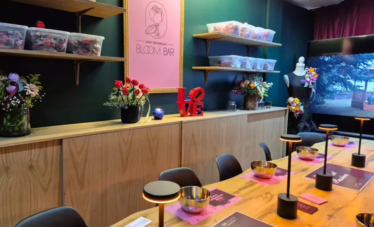 LEGO® Botanicals Bloom Bar llega a Polanco como plan urbano para San Valentín