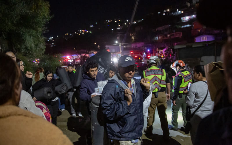 Alcalde visita Rancho de las Flores tras incendio que consumió 8 viviendas