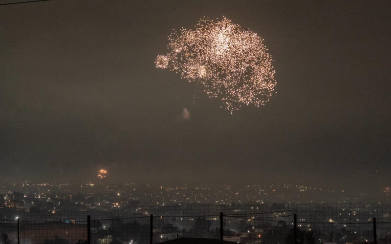 Inicia el año 2026 con fuegos artificiales en la Zona Este de Tijuana