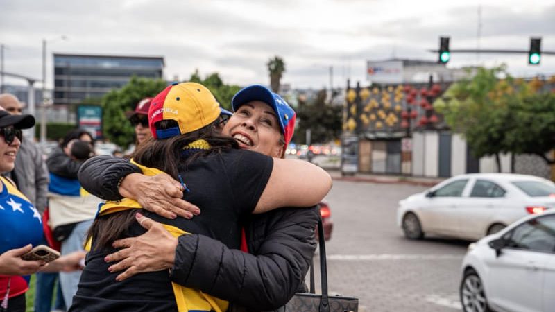 Comunidad venezolana en Tijuana se reúne para celebrar la captura de Nicolás Maduro, lo que señalan como “uno de los mejores días de sus vidas”