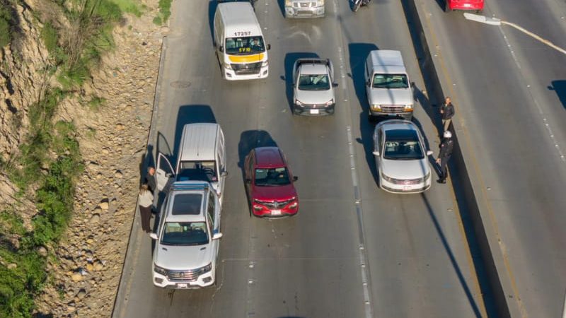 Doble choque por alcance provoca fuerte congestionamiento en prolongación calle Segunda