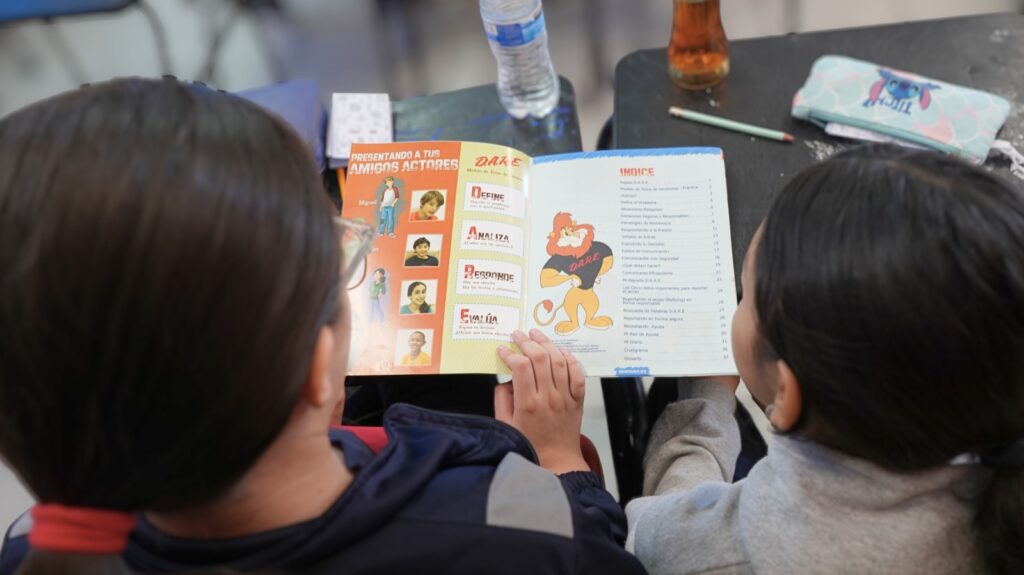 Beneficia SSPCM a estudiantes de primaria con primera lección del programa D.A.R.E.