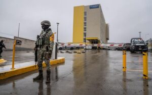 Hombre resulta lesionado tras ataque armado en estacionamiento de hotel City Express