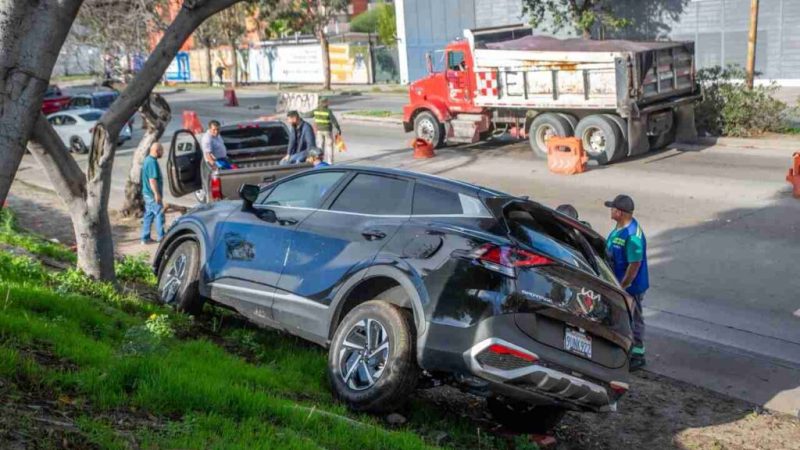 Conductor sufre parálisis y sale del camino en la Ready Lane