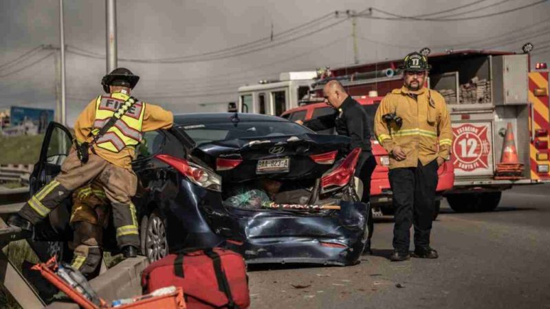 Choque y volcadura en la carretera libre Tijuana–Rosarito