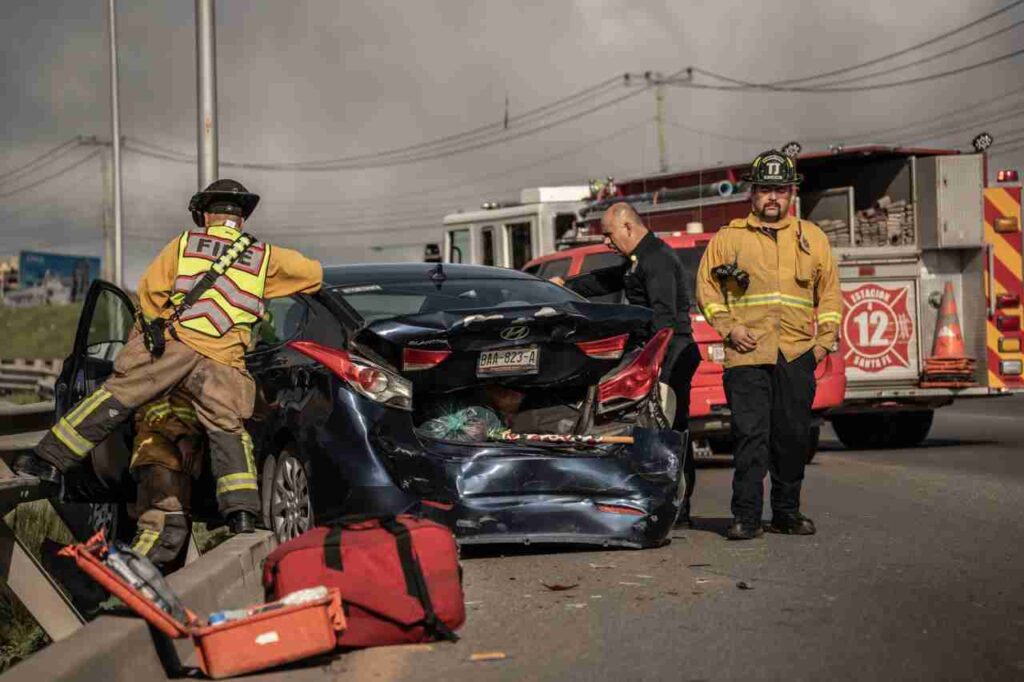 Choque y volcadura en la carretera libre Tijuana–Rosarito