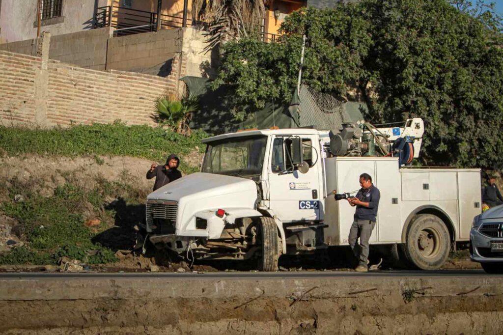 Aparatoso accidente deja tres vehículos involucrados en el bulevar 2000