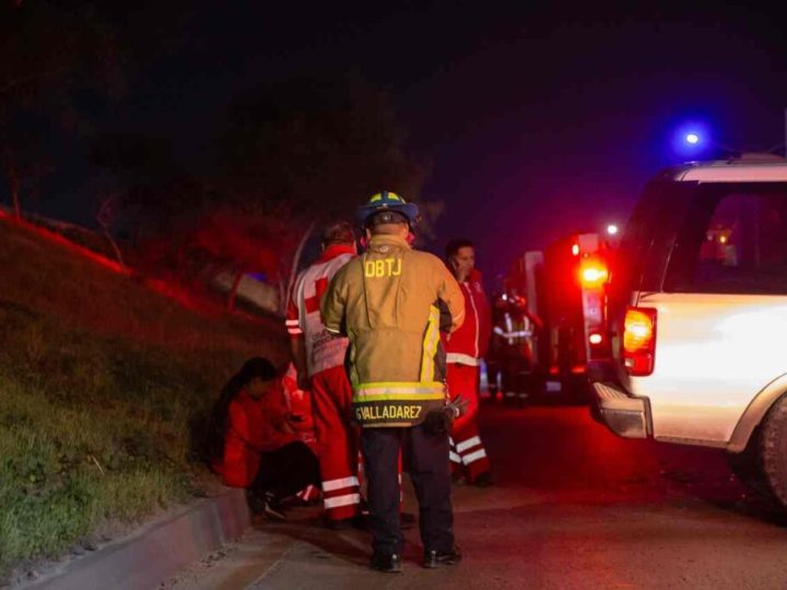 Volcadura en la Vía Rápida Oriente; conductora resulta ilesa