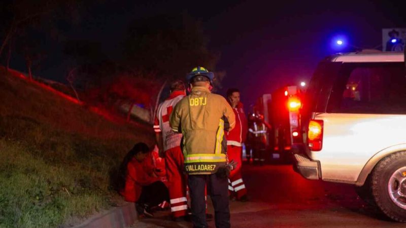 Volcadura en la Vía Rápida Oriente; conductora resulta ilesa