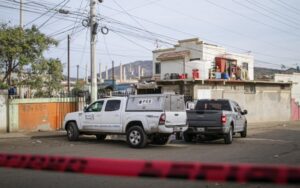 Asesinan a hombre a bordo de su vehículo en Villas del Campo