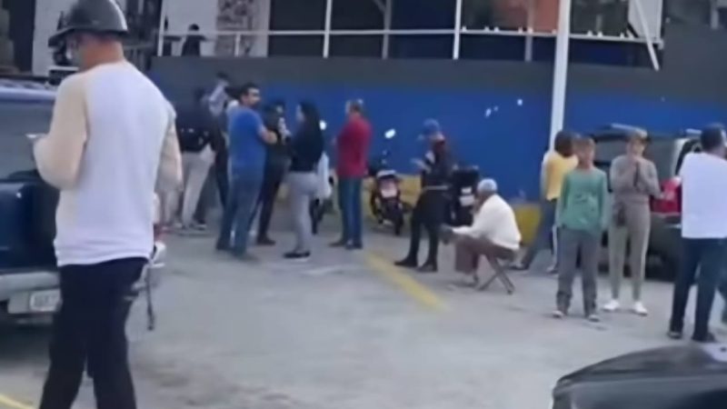 Colas en supermercados, zozobra e incertidumbre: así está Venezuela ante ataque de EU