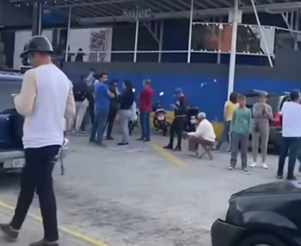 Colas en supermercados, zozobra e incertidumbre: así está Venezuela ante ataque de EU