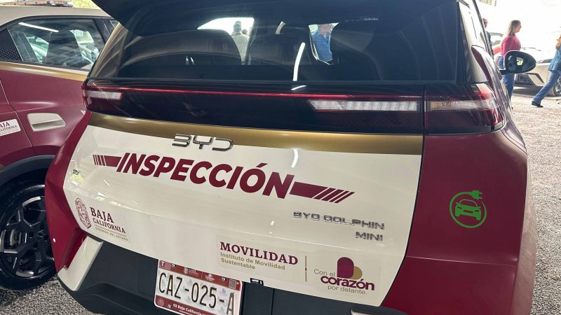 Gobernadora Marina del Pilar da banderazo a 14 unidades eléctricas del IMOS en Tijuana