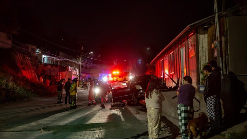 Conductor es asesinado a balazos y termina impactado contra iglesia en la colonia Reforma
