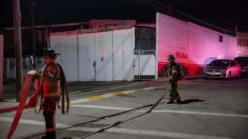 Incendio consume cuarto de madera en Cañón Palmeras