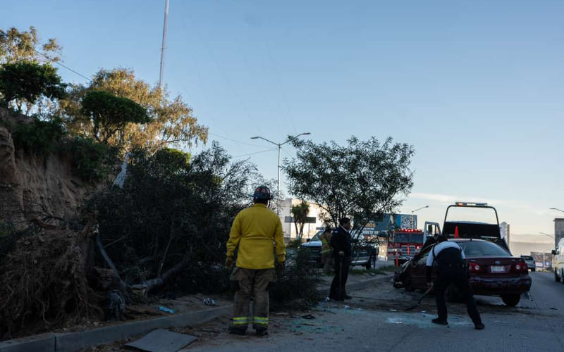 Pareja resulta lesionada tras aparatosa volcadura en el Soler
